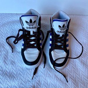 Adidas USA Sneakers Big Boys size 6/Women's size 8